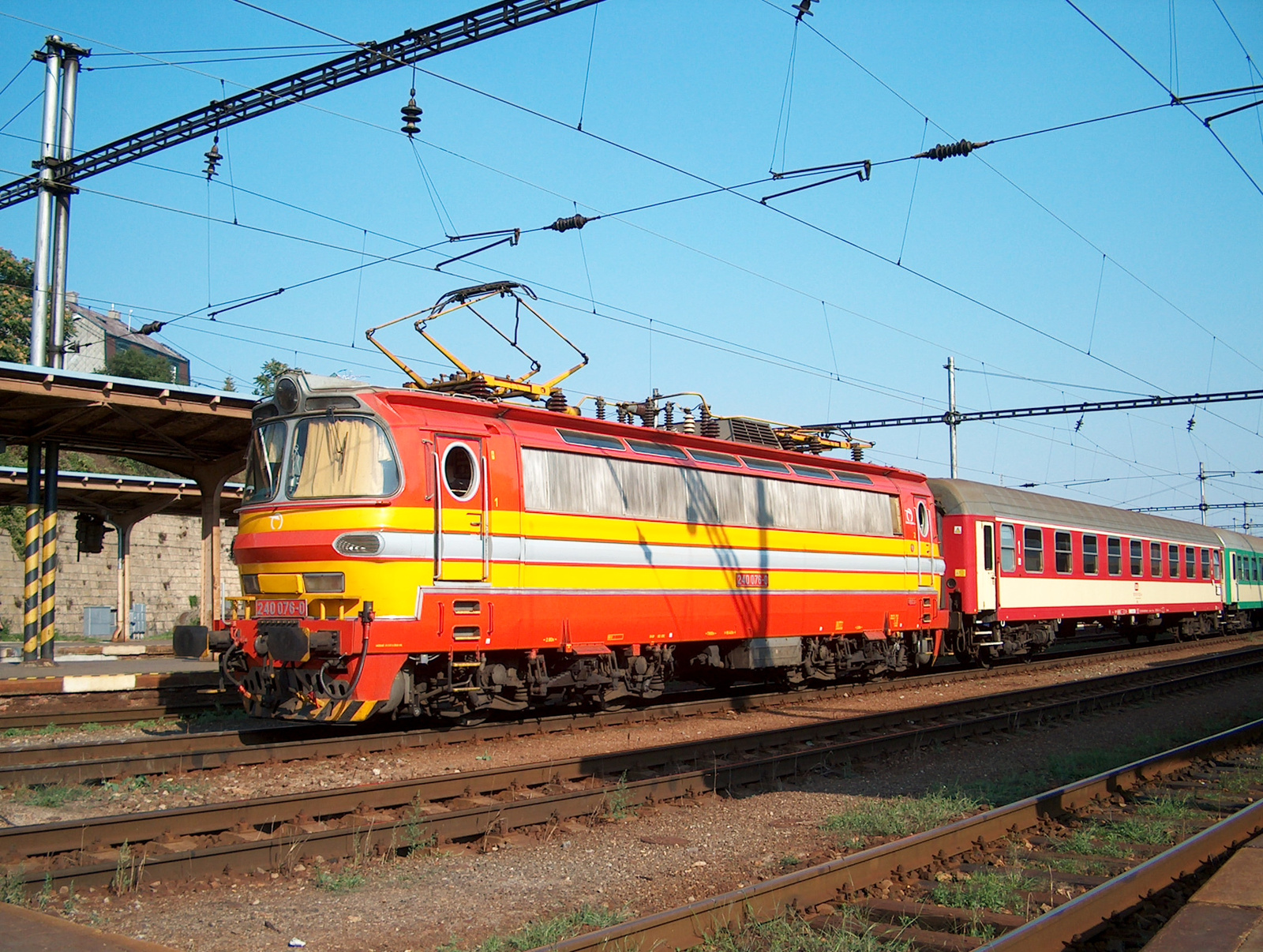 ZSSK 240 076, Bratislava Hl.St., 2004.09