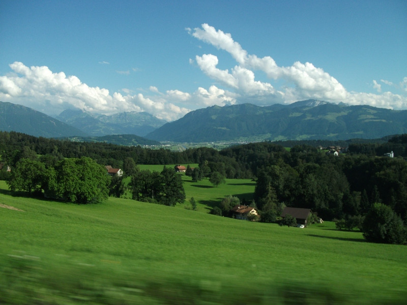 schweiz zöldellő dombjai