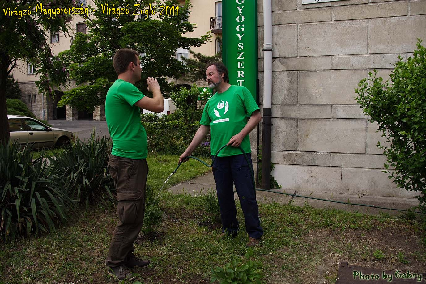 31-locsolás közbeni csevegés