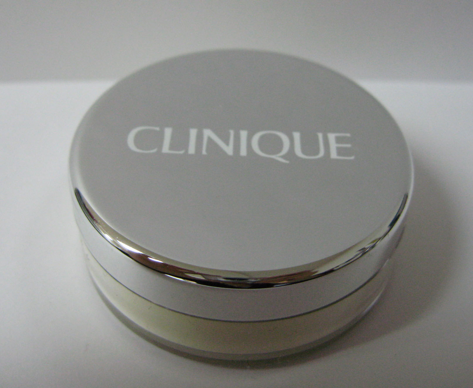 Clinique Redness Solution Powder-3