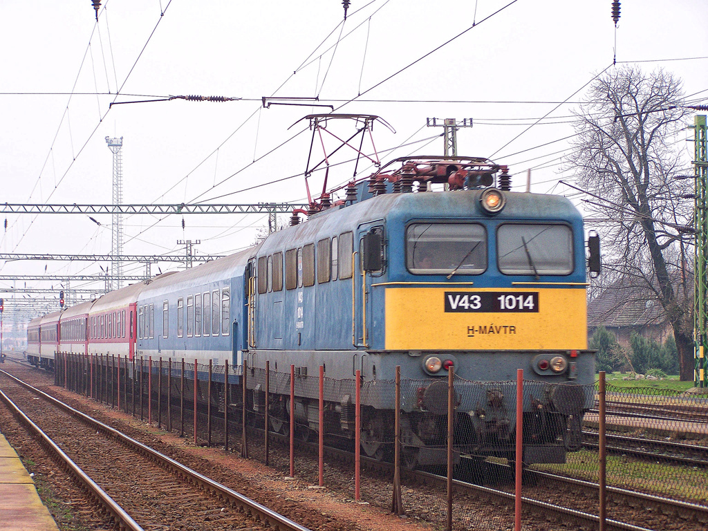 V43 - 1014 Dombóvár (2010.11.17).