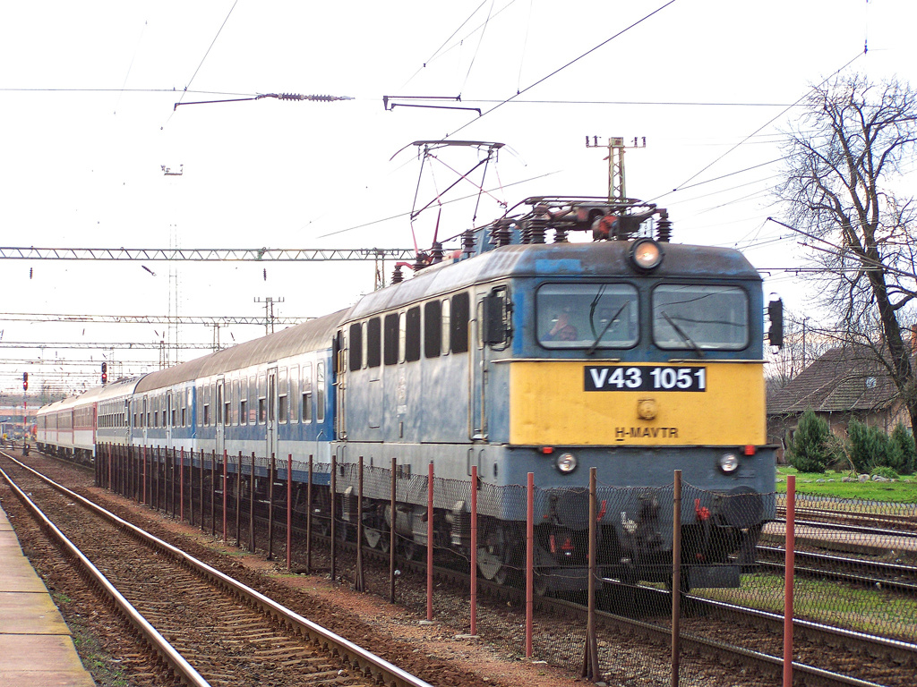 V43 - 1051 Dombóvár (2010.11.12).