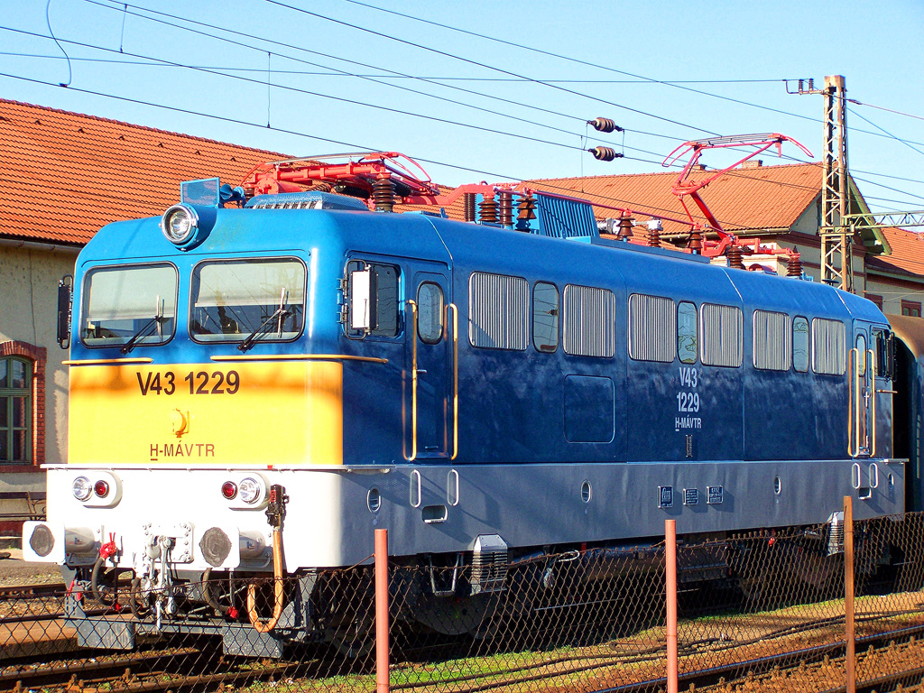 V43 - 1229 Dombóvár (2010.11.15).01.