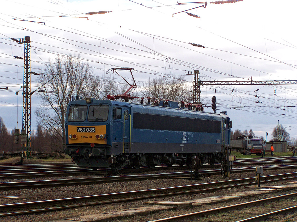 V63 - 035 Dombóvár (2010.12.07)02.