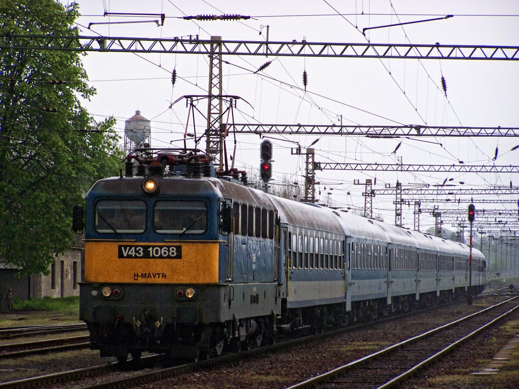 V43 - 1068 Dombóvár (2011.04.15).