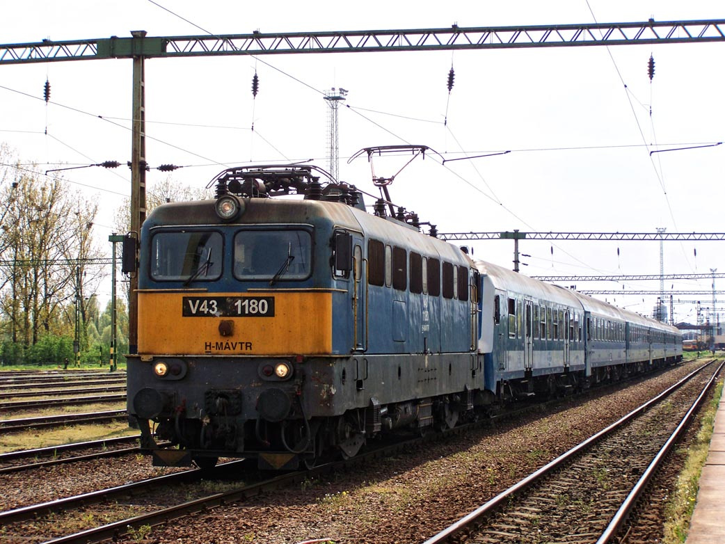 V43 - 1180 Dombóvár (2011.04.19).