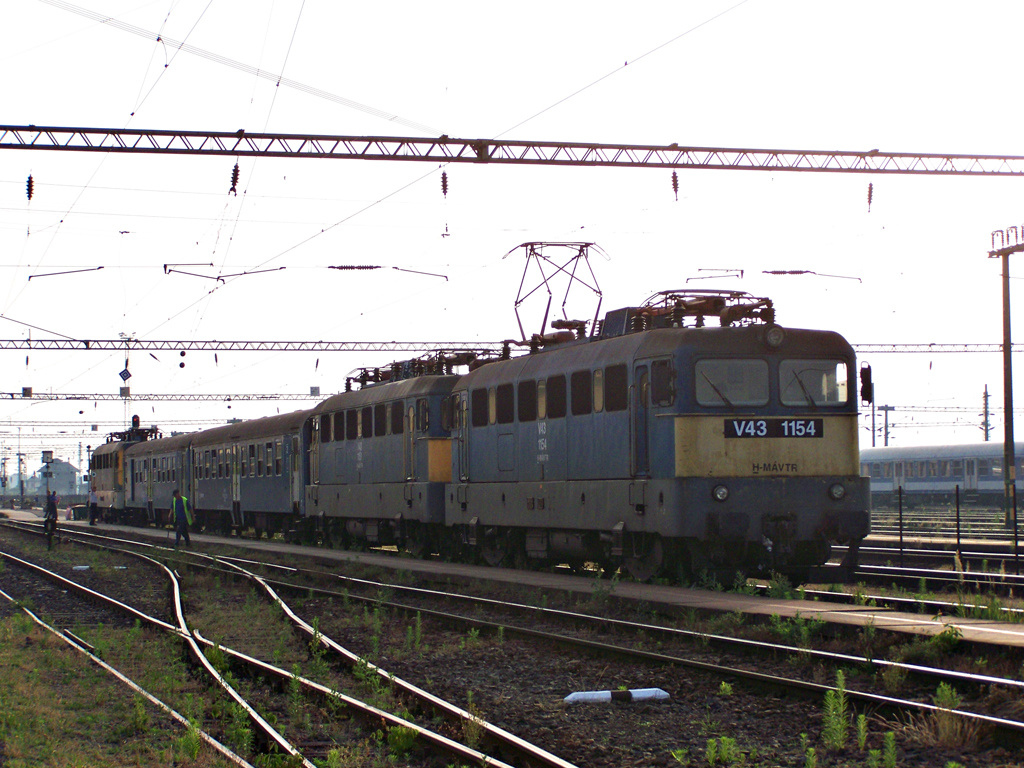 V43 - 1154 + V43 - 1151 Dombóvár (2011.06.08.)