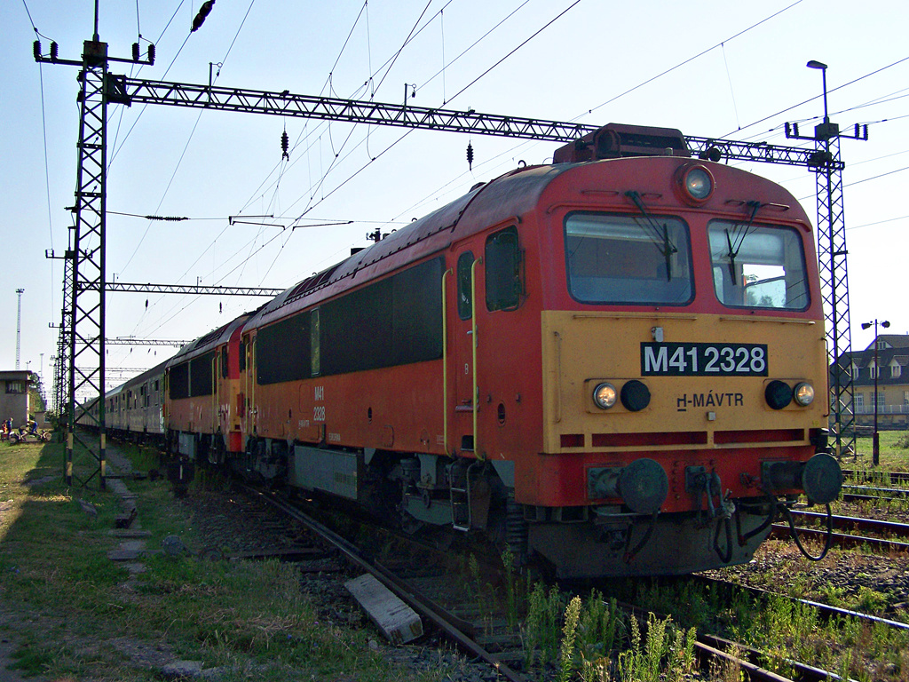 M41 - 2328 + M41 - 2330 Pusztaszabolcs (2011.07.11).