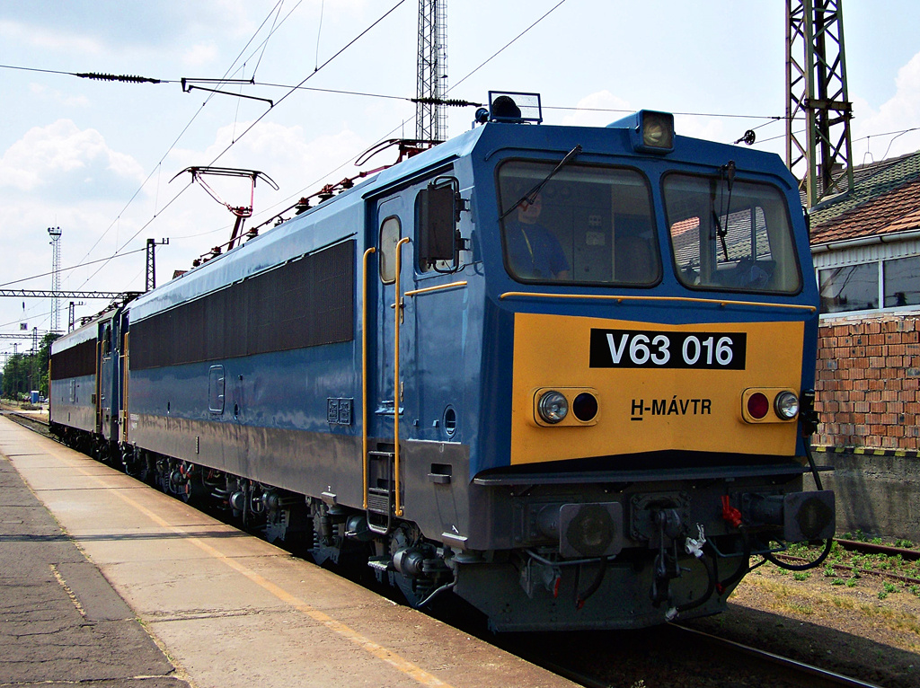 V63 - 016 Dombóvár (2011.05.31).