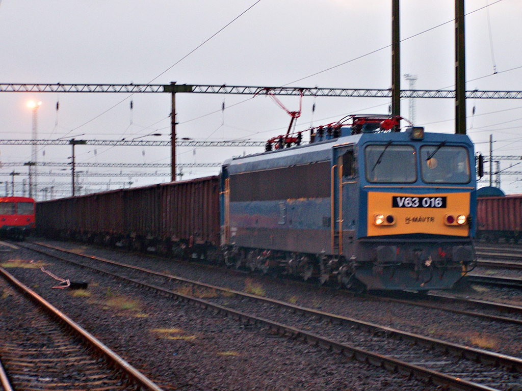 V63 - 016 Dombóvár (2011.09.02).