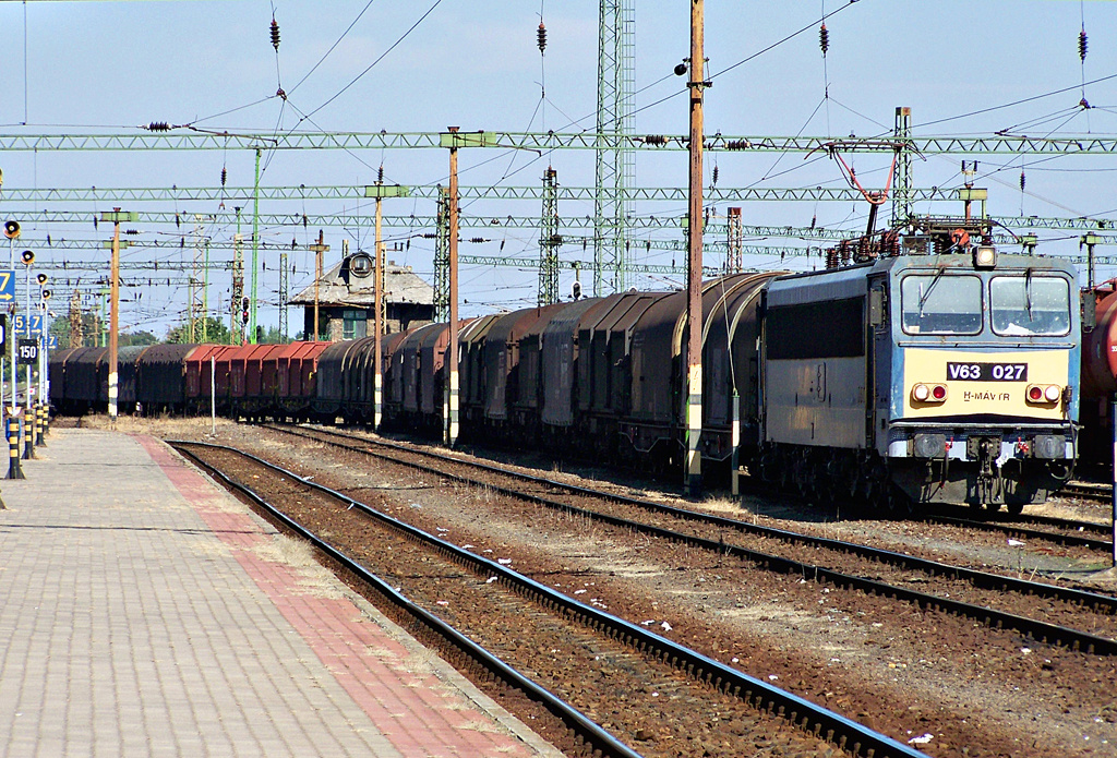 V63 - 027 Dombóvár (2011.09.30).