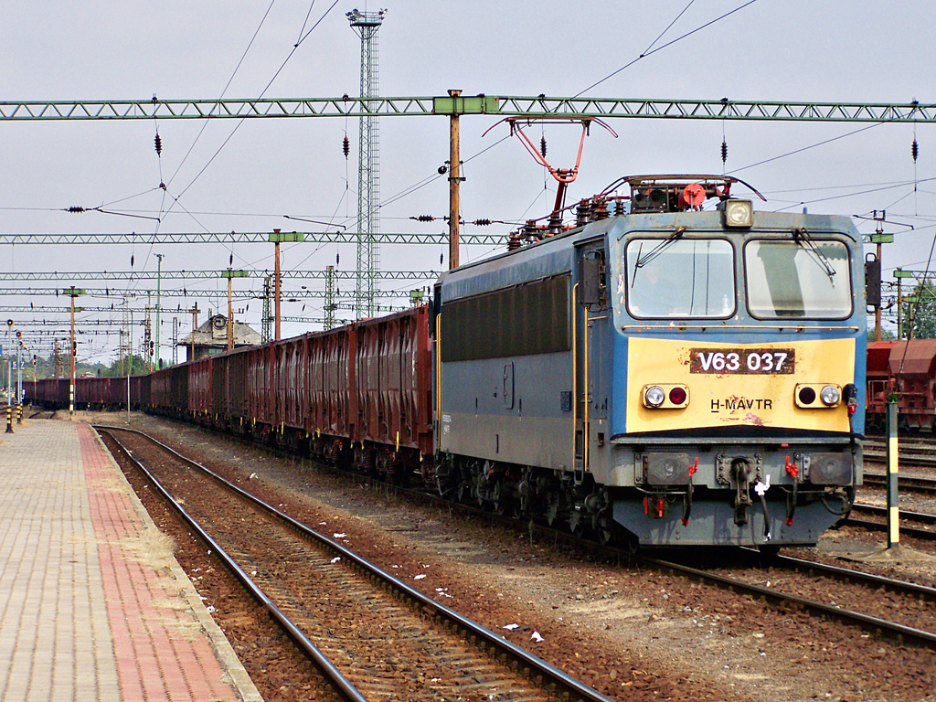 V63 - 037 Dombóvár (2011.09.21).