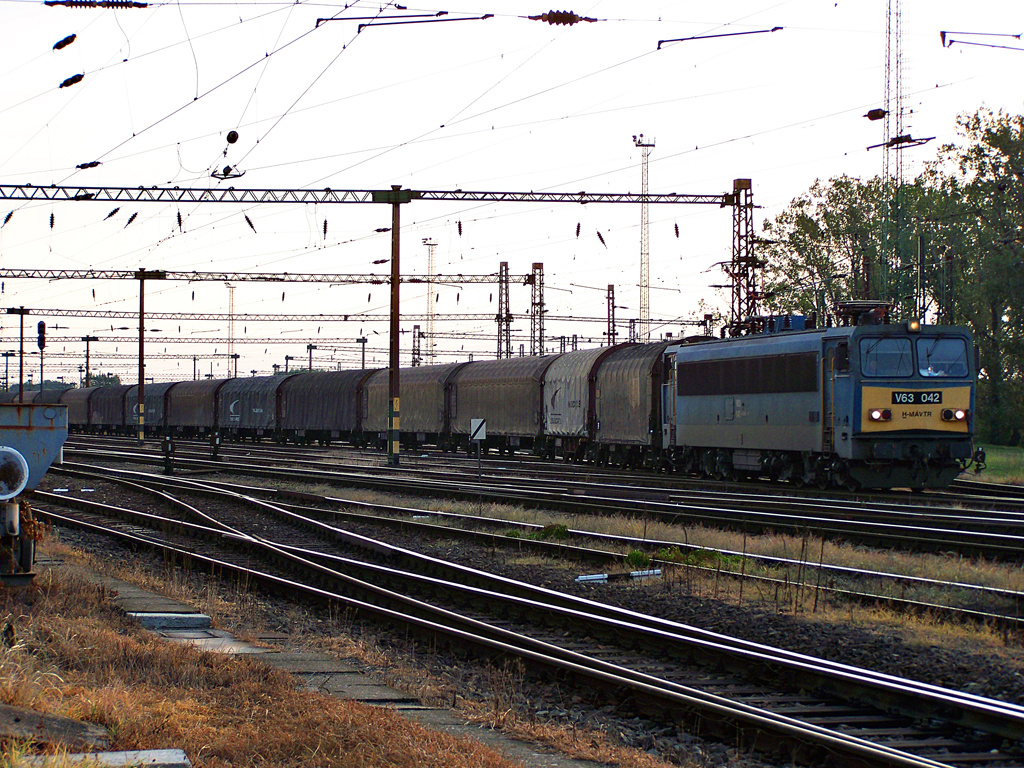 V63 - 042 Dombóvár (2011.09.12).