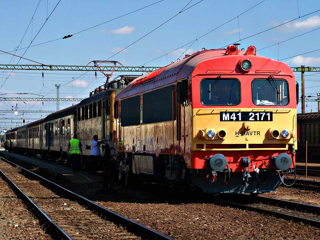 M41 - 2171 + V43 - 3201 Dombóvár (2011.09.23).