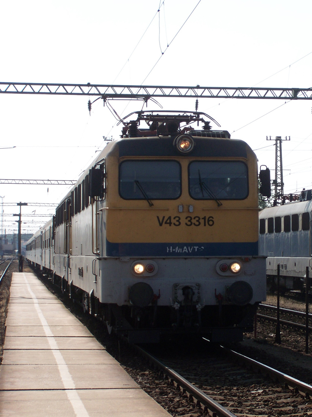 V43 - 3316 + V43 - 1346 Dombóvár (2011.09.28).