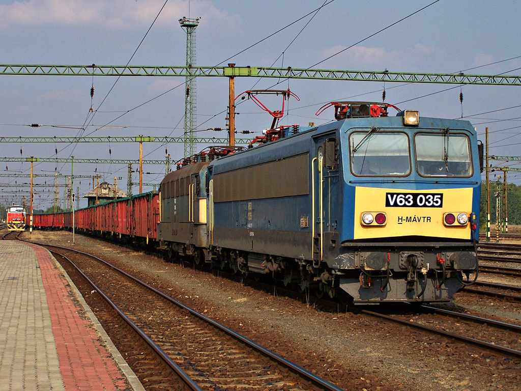 V63 - 035 + V43 - 1149 Dombóvár (2011.09.27).