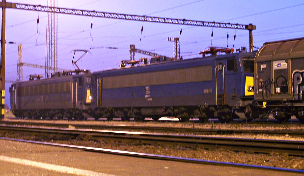 V63 - 138 + V63 - 035 Dombóvár (2011.09.28).