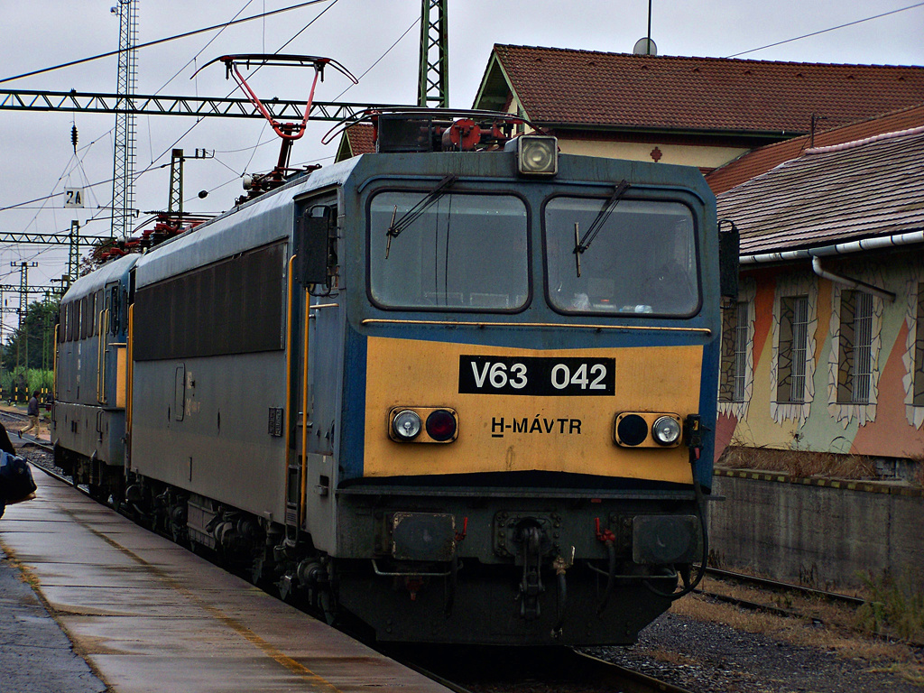 V63 - 042 + V43 - 1014 Dombóvár (2011.09.20).