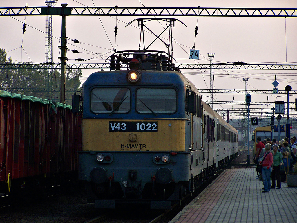 V43 - 1022 Dombóvár (2011.09.27)02.