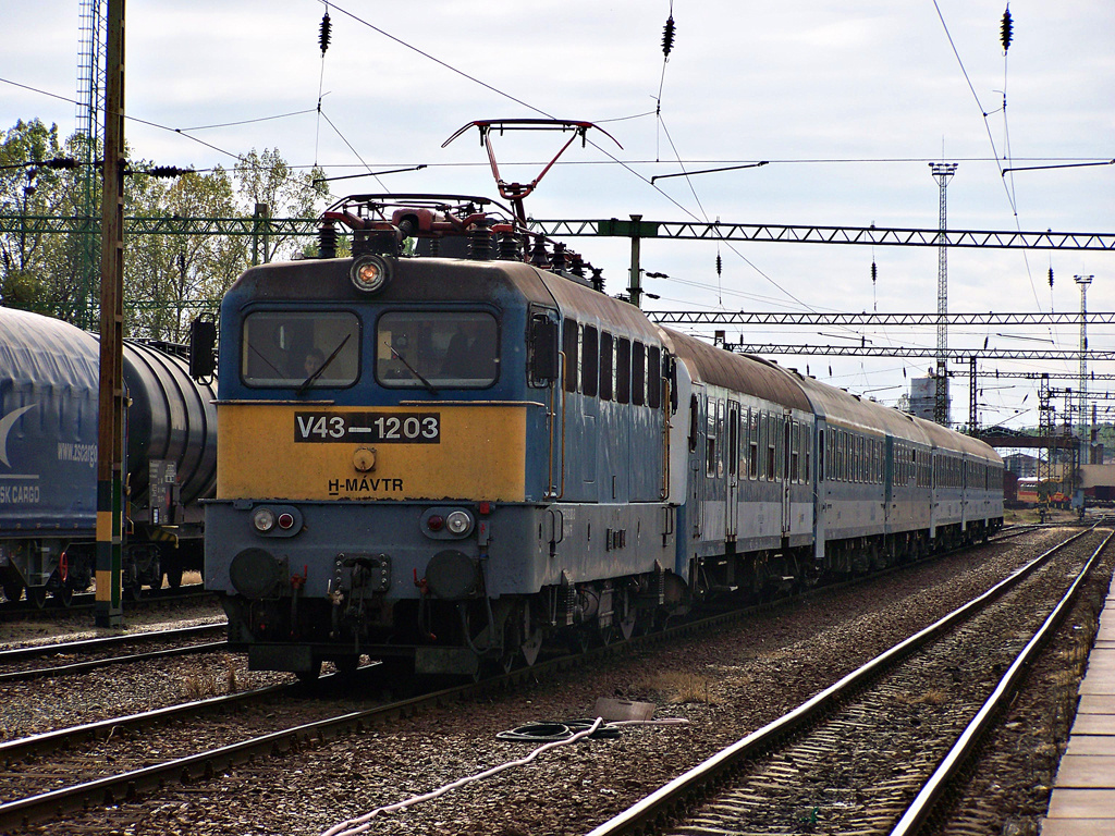 V43 - 1203 Dombóvár (2011.10.11).