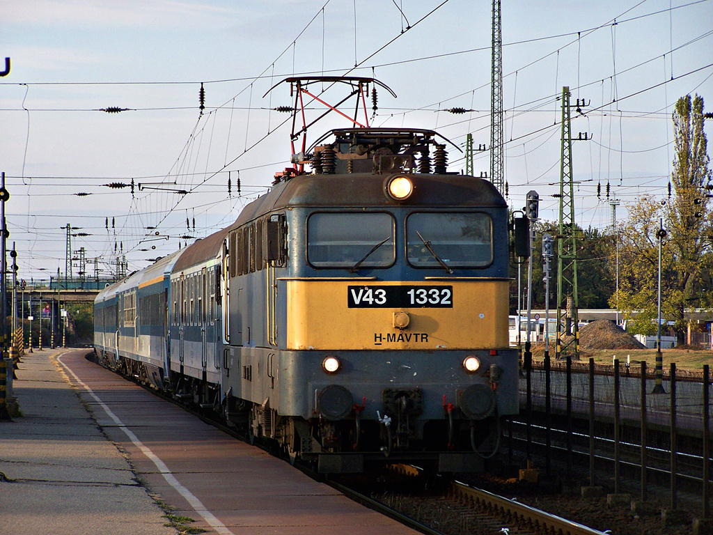 V43 - 1332 Hatvan (2011.10.15).