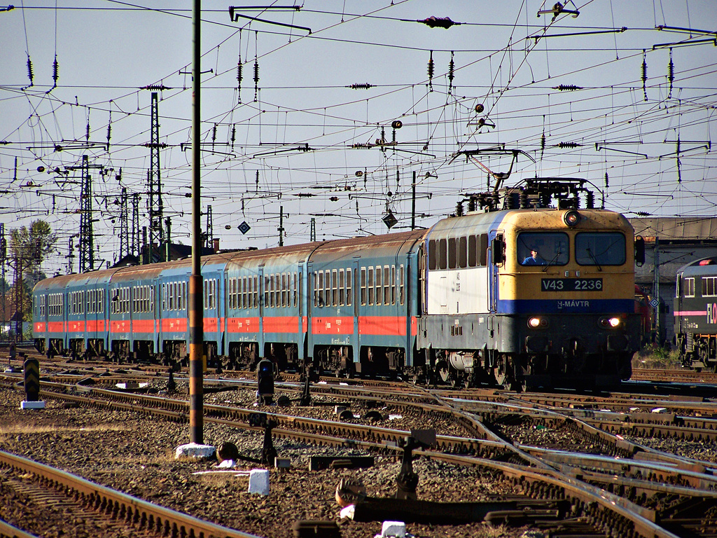 V43 - 2236 Szolnok (2011.10.15).