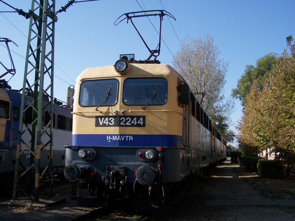 V43 - 2244 Szolnok (2011.10.15).