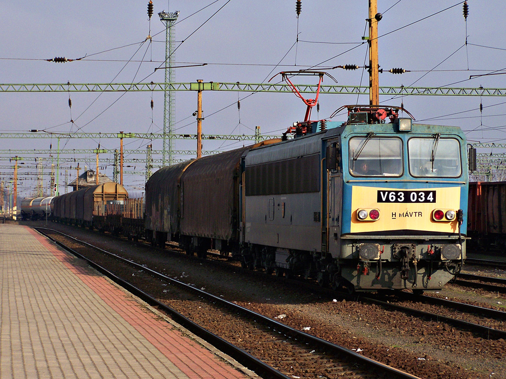 V63 - 034 Dombóvár (2011.12.02).