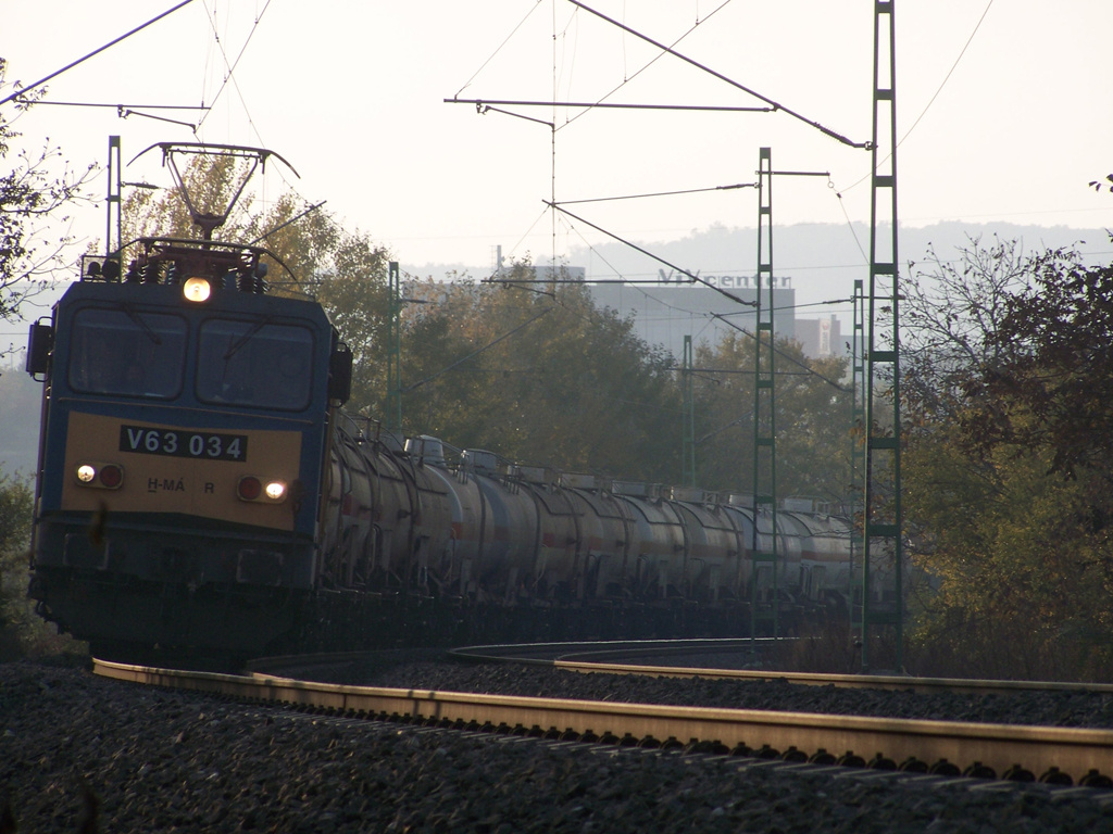 V63 - 034 Törökbálint (2011.10.31).