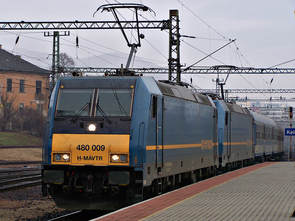 480 009 - 4+ 480 004 - 5 Kelenföld (2011.12.30).