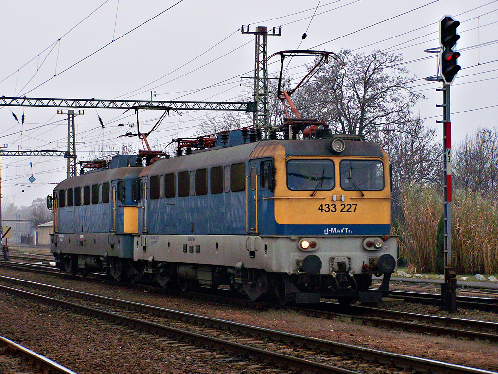 431 227 + V43 - 1070 Dombóvár (2011.11.30).