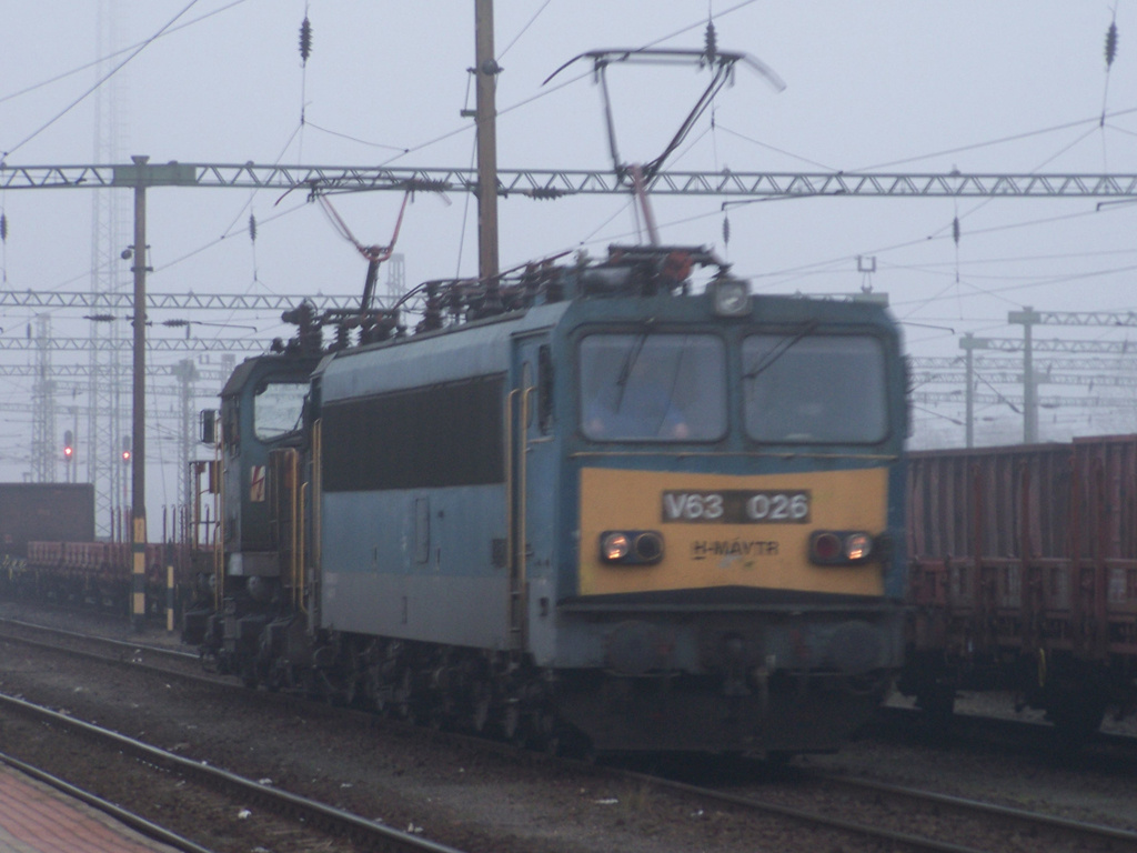 V63 - 026 + V46 - 040 Dombóvár (2011.12.02).