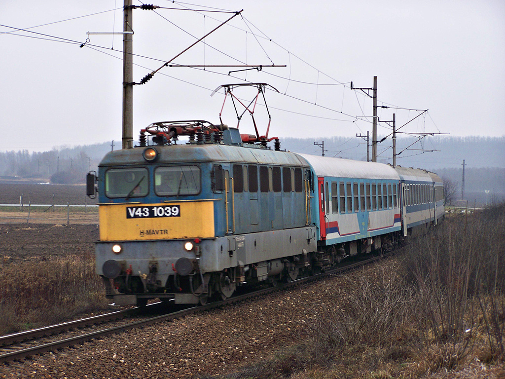 V43 - 1039 Dombóvár (2011.12.27).