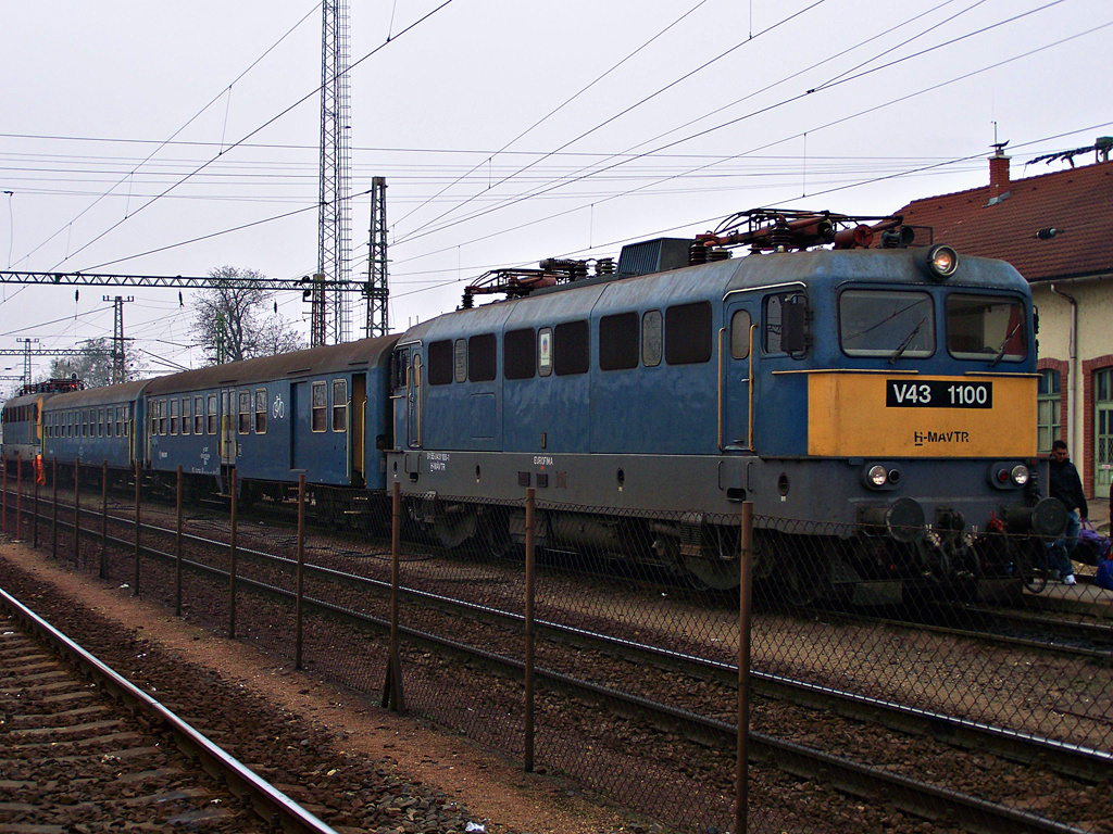 V43 - 1100 Dombóvár (2011.11.10).