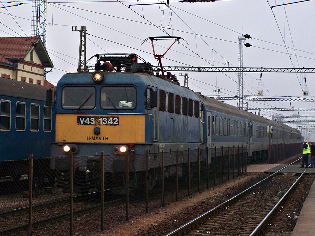 V43 - 1342 Dombóvár (2011.12.01).