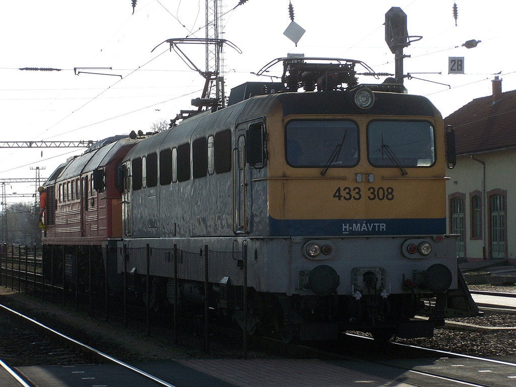 433 308 + 628 109 Dombóvár (2012.03.22).