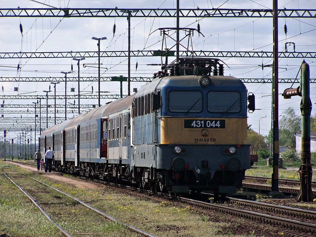 431 044 Sárbogárd (2012.04.22).02