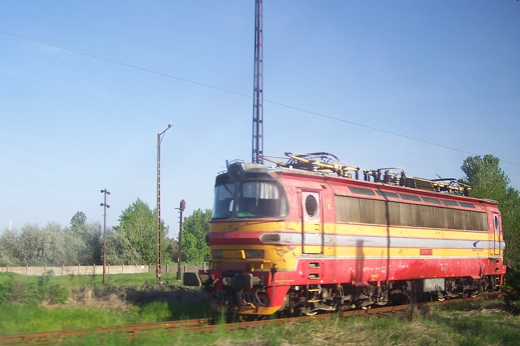 240 001 - 8 Dunai-Finomító (2012.04.28).