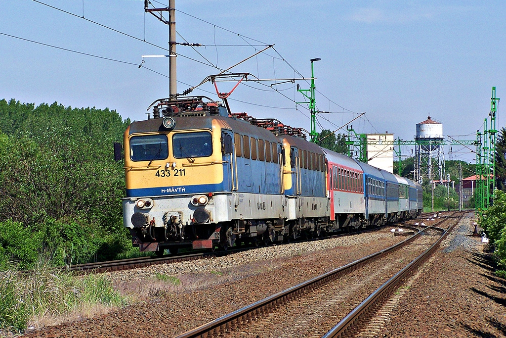 433 211 Dombóvár (2012.05.12)