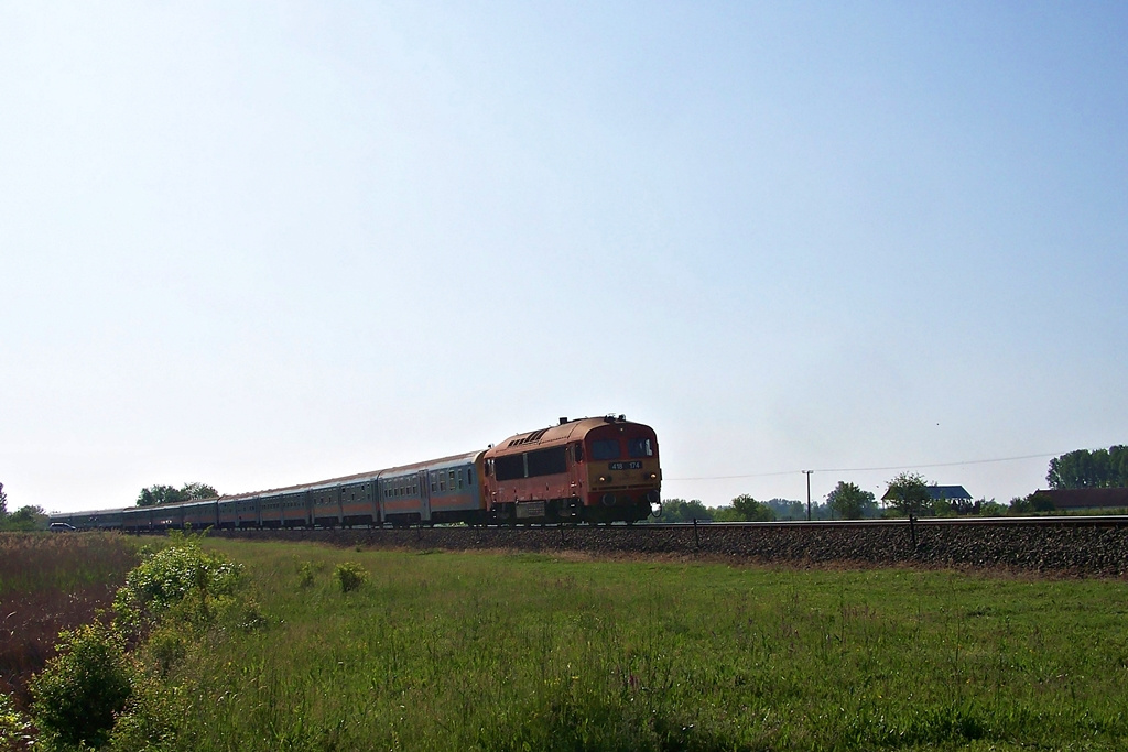 418 174 Alsónyék (2012.05.19).