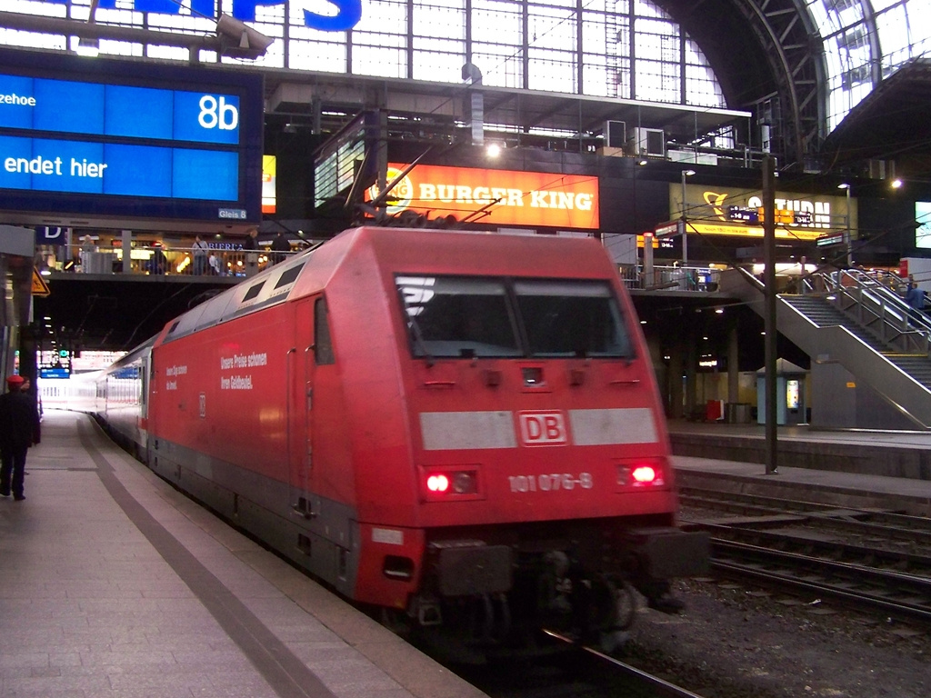 101 076 - 8 Hamburg Hbf (2012.07.12).