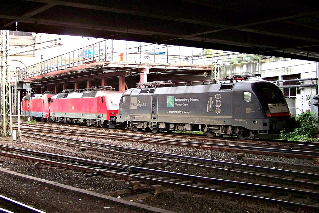 101 078 - 4 + 120 205 + ES 64 U2 - 073 Hamburg Hbf (2012.07.10).