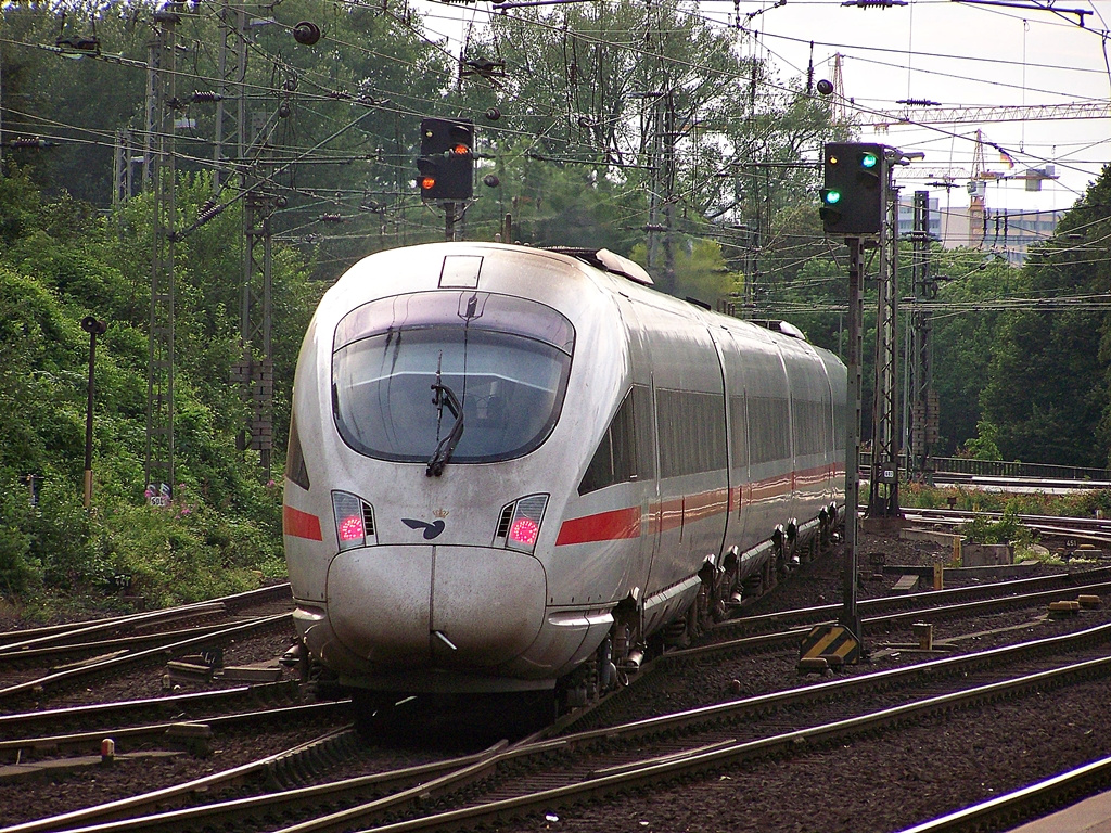 411, 415 Hamburg Hbf (2012.07.10).