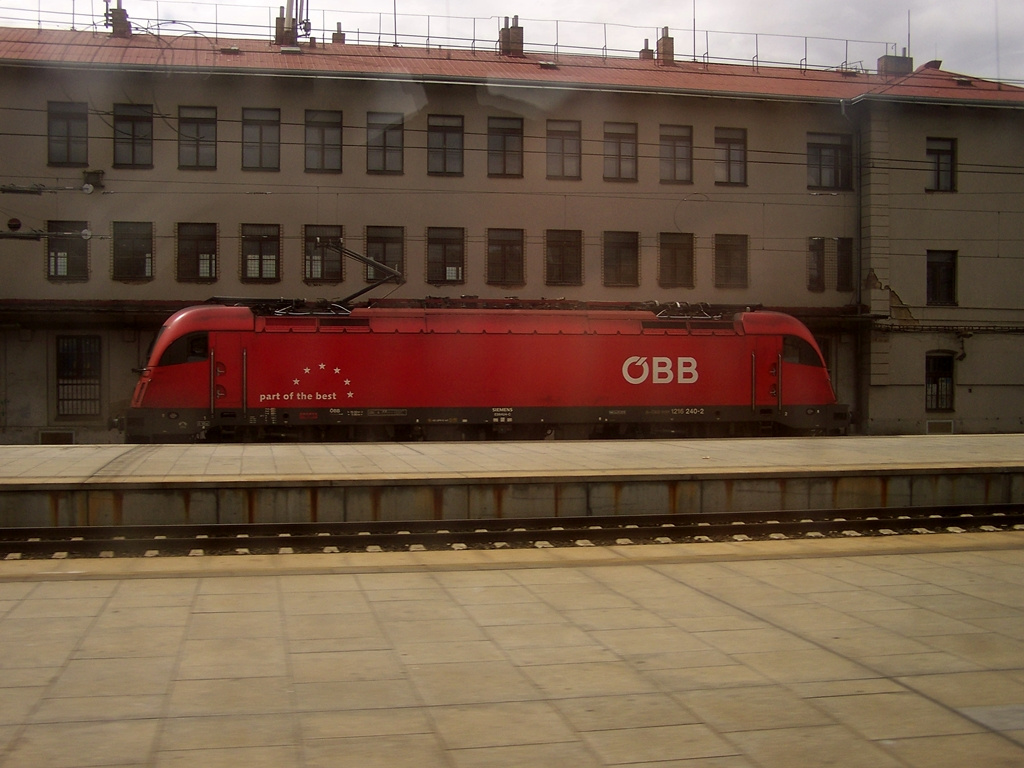 1216 240 - 2 Praha Hl.n (2012.07.12).