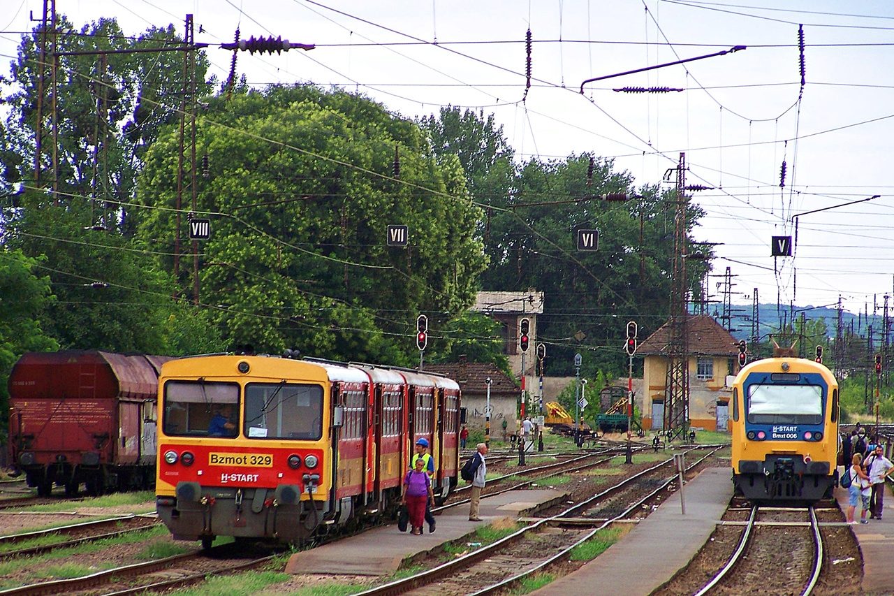 Bzmot - 329 Vác (2012.07.13)