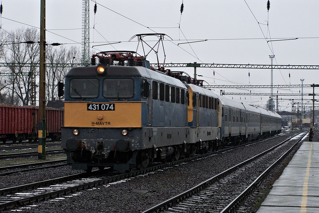 431 074 + 433 313 Dombóvár (2012.12.04).