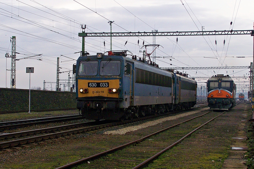 630 033 + 630 150 Dombóvár (2013.01.21)