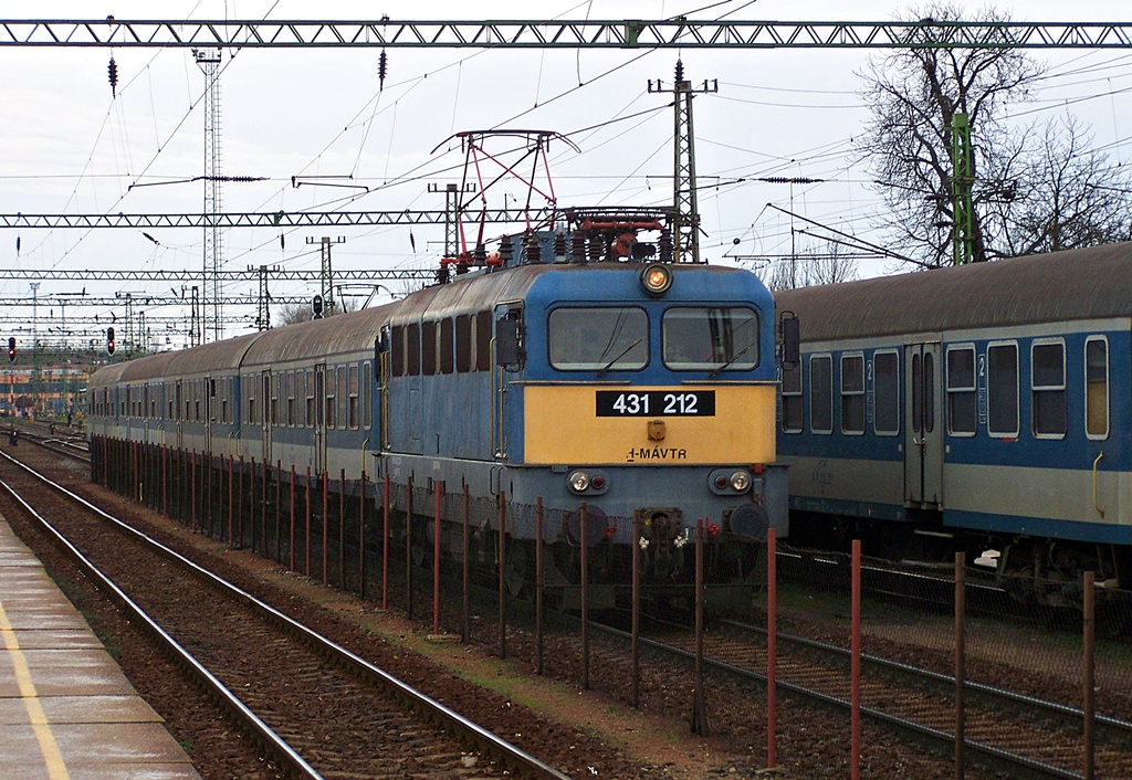 431 212 Dombóvár (2013.02.05).