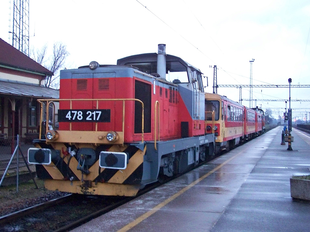 478 217 + Bzmot - 233 Dombóvár (2013.03.10).