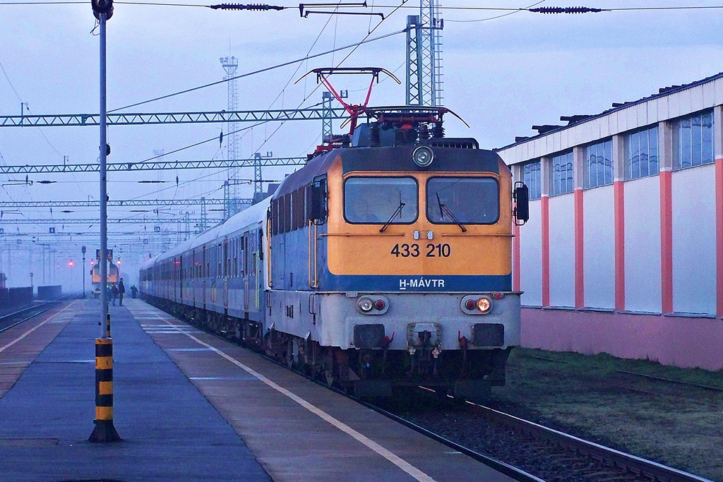 433 210 Dombóvár (2013.03.13).